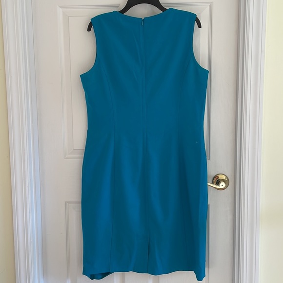 Sleeveless teal dress - Picture 2 of 7
